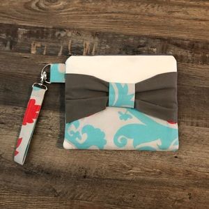 Handmade wristlet. With detachable key 🔑 ring. Measures 9x8. Brand new